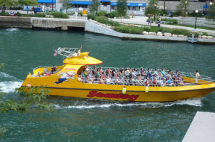 Lakefront speedboat tour Chicago